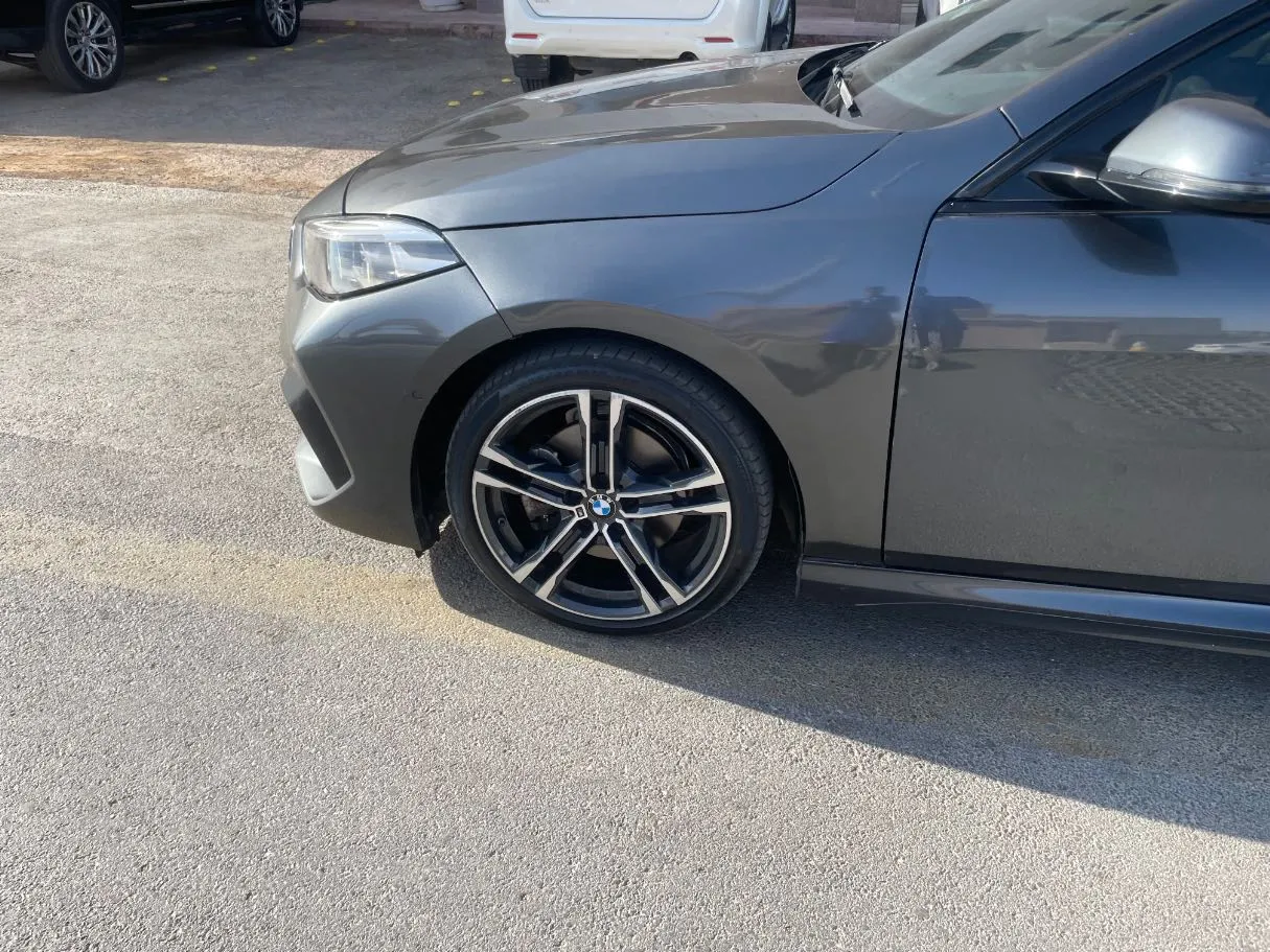 Car image 9