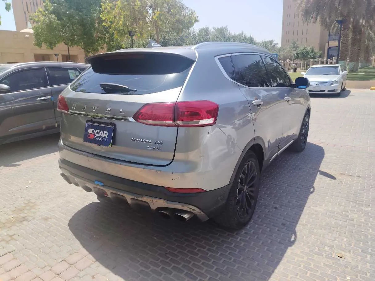 Car image 5