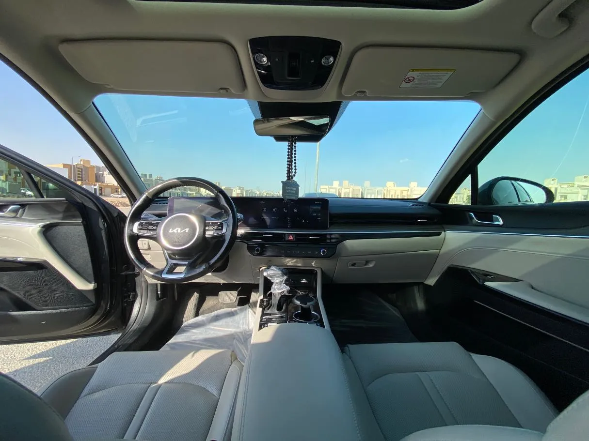 Car image 15
