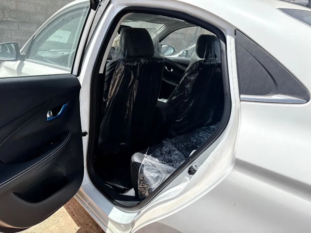 Car image 16