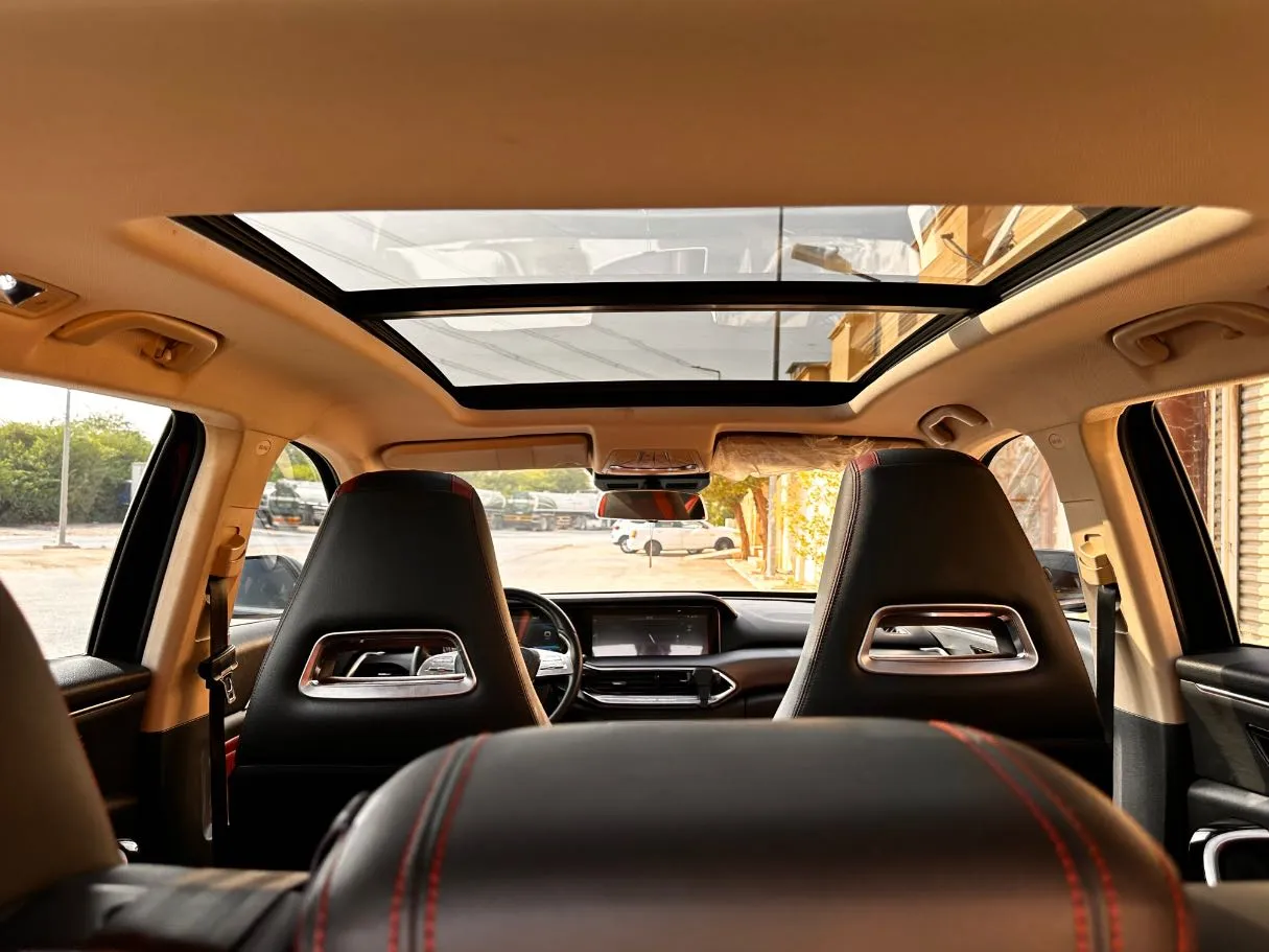 Car image 16