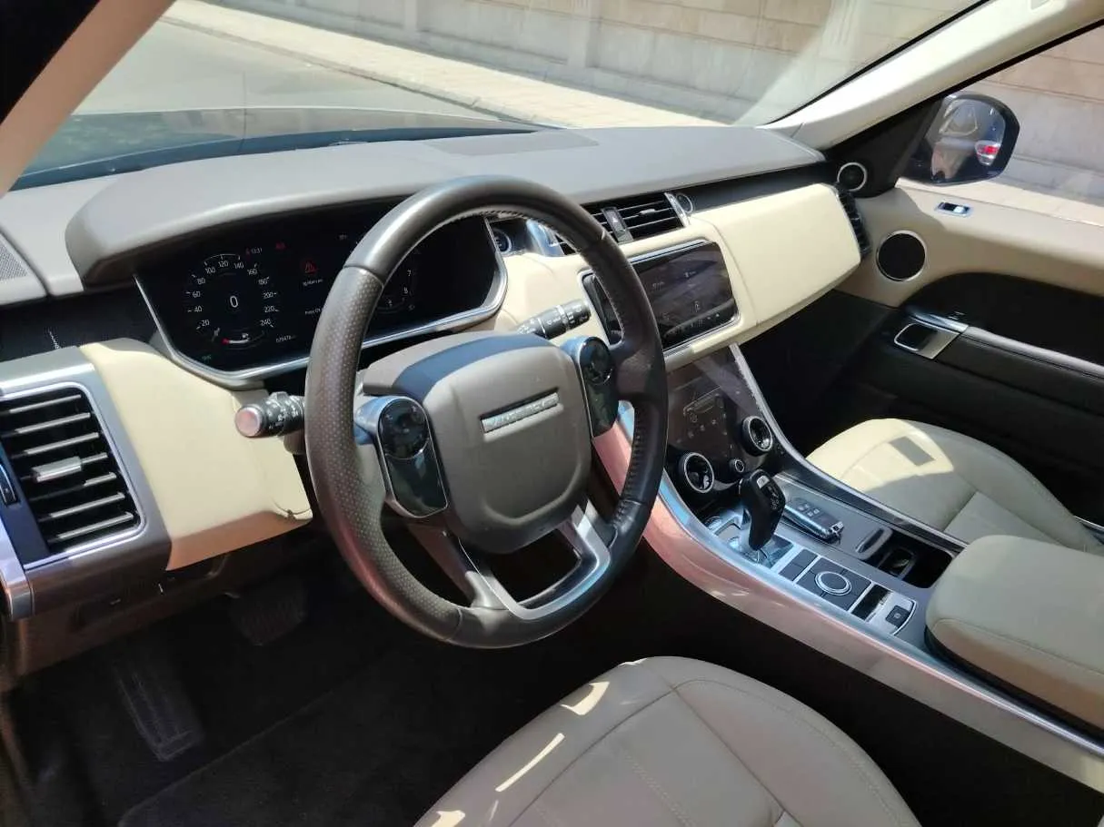 Car image 13