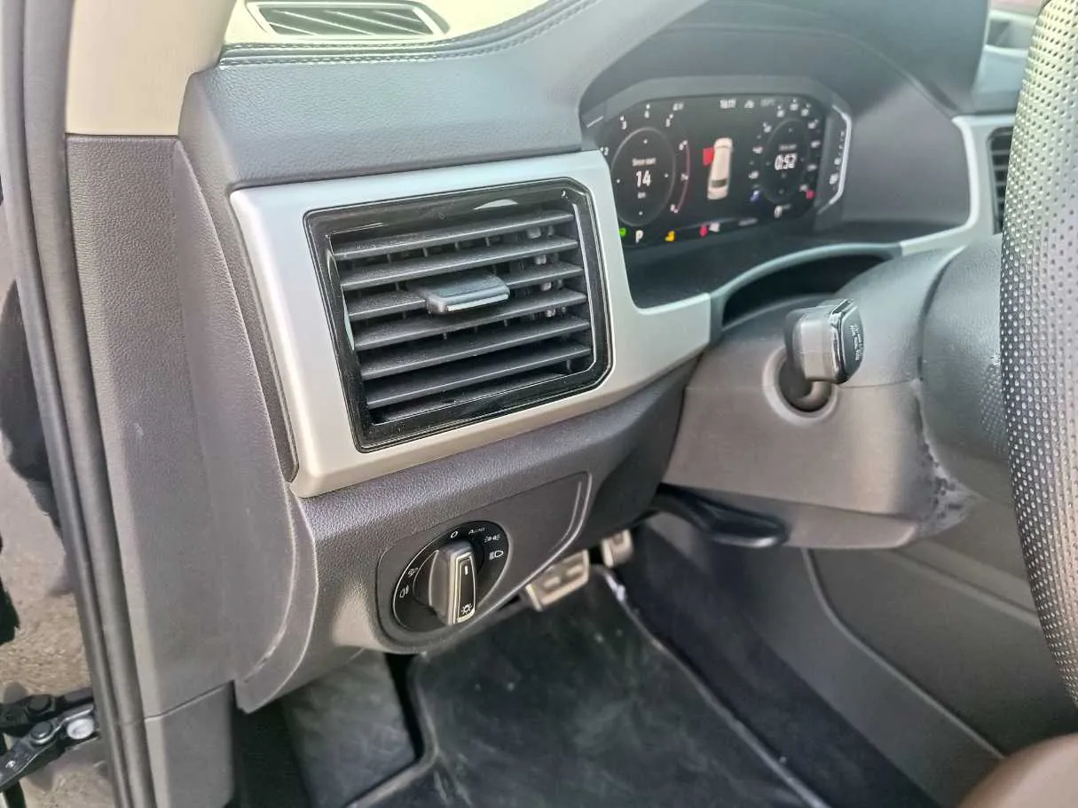 Car image 42