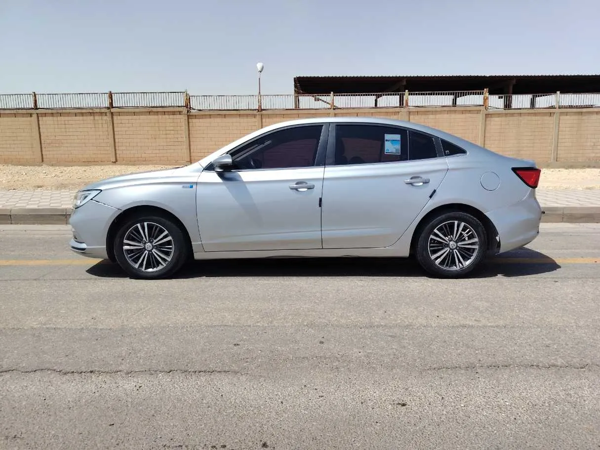 Car image 8
