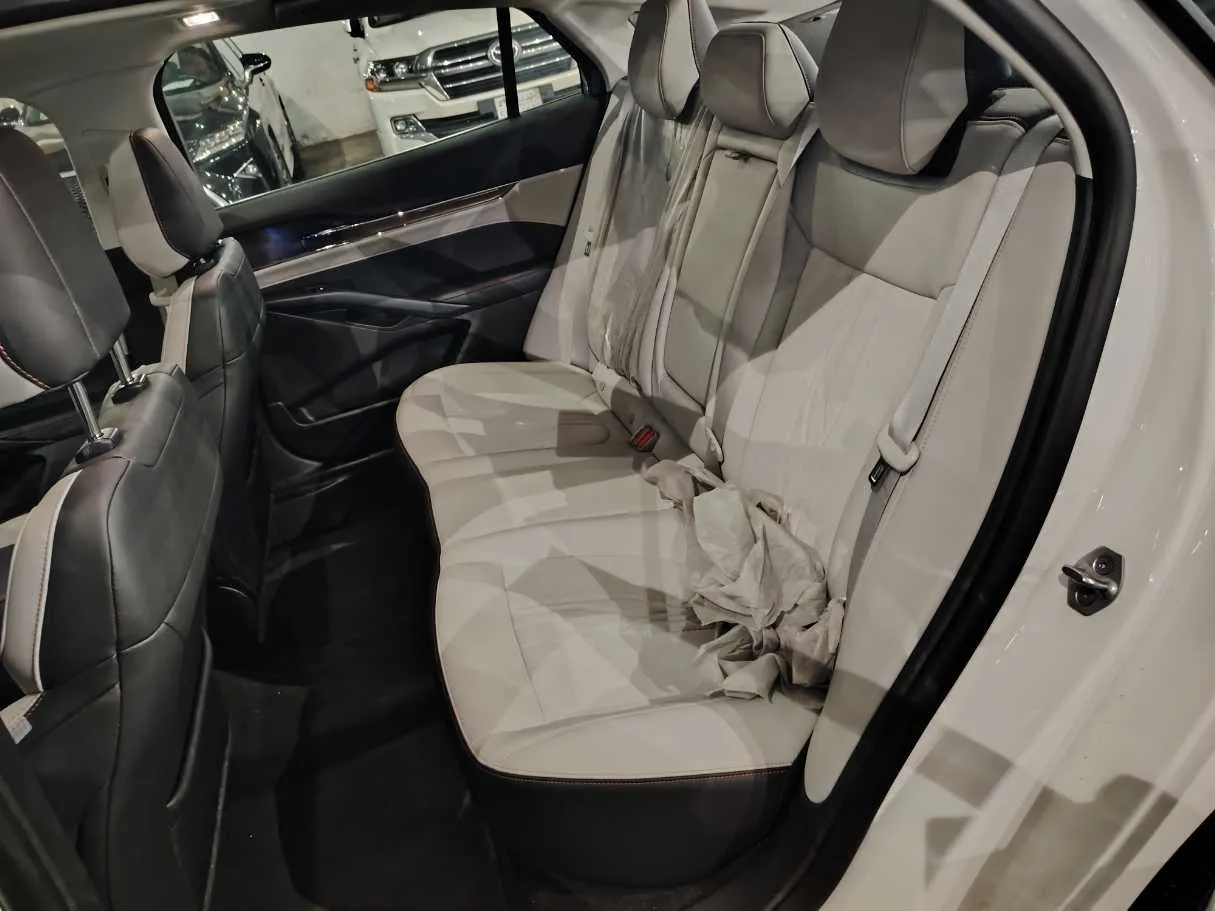Car image 21