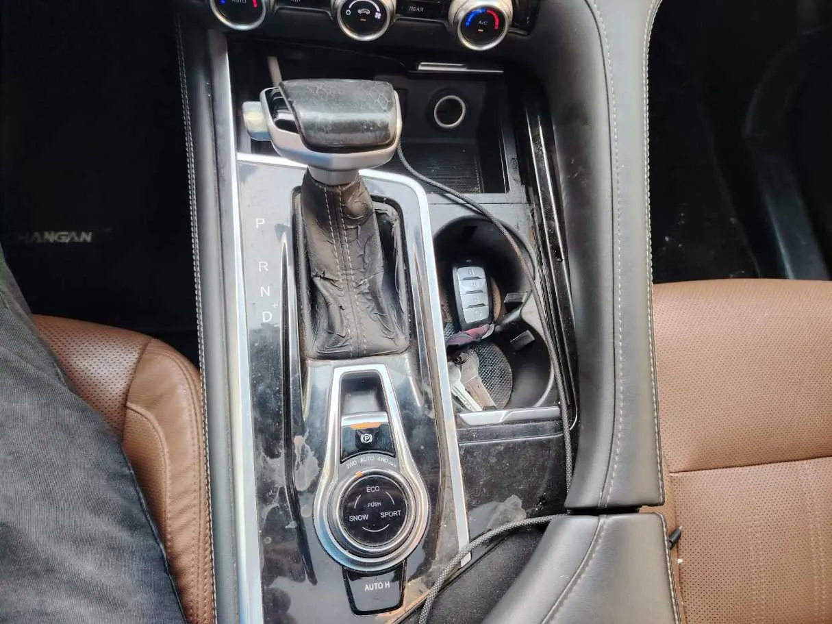 Car image 25