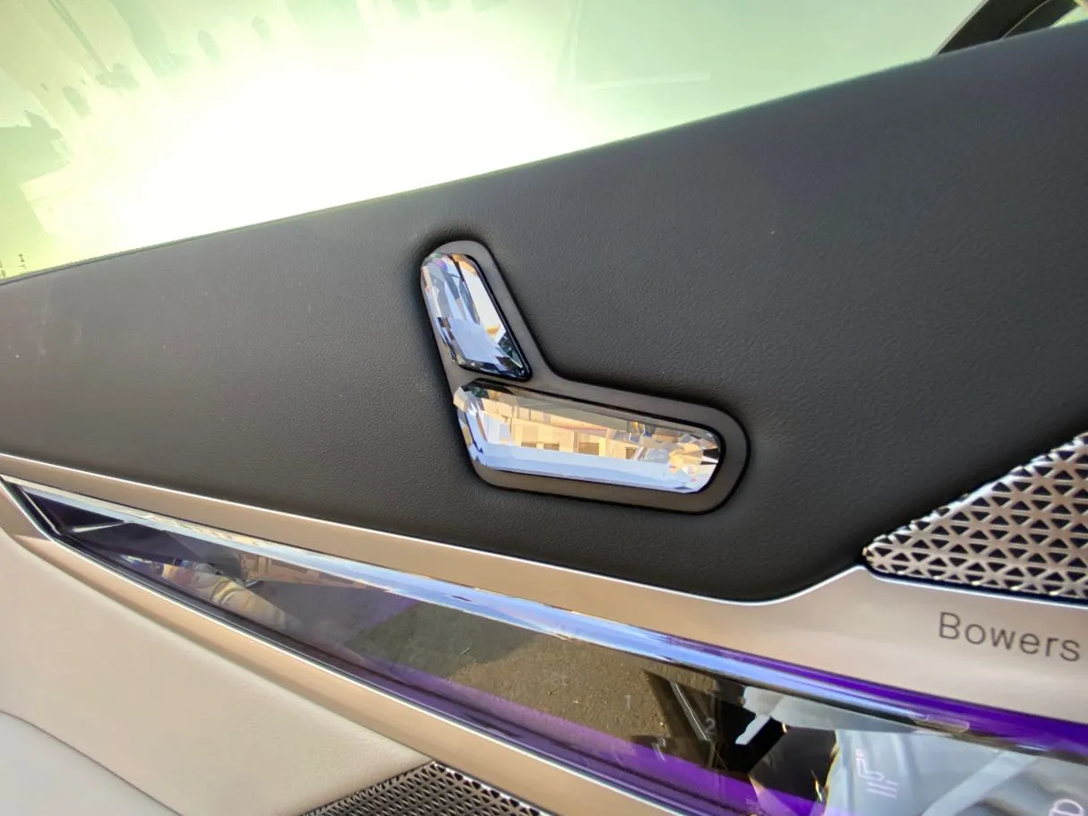 Car image 26