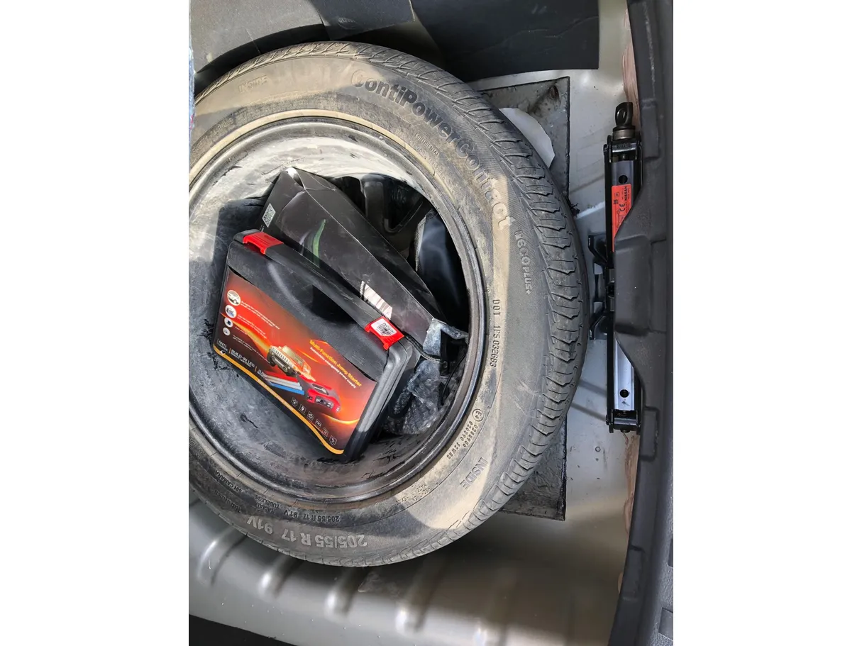 Car image 21