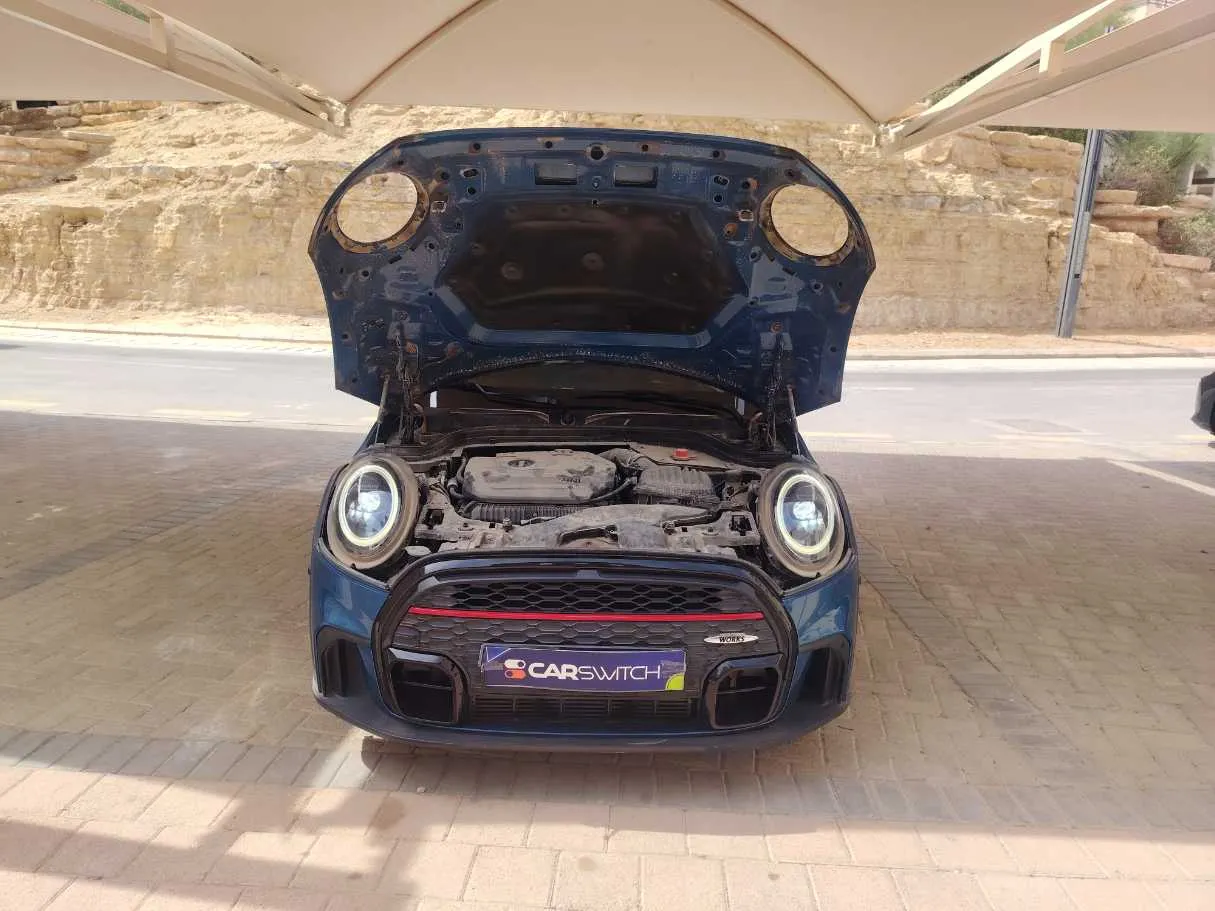 Car image 30