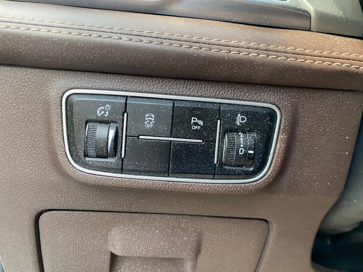 Car image 25