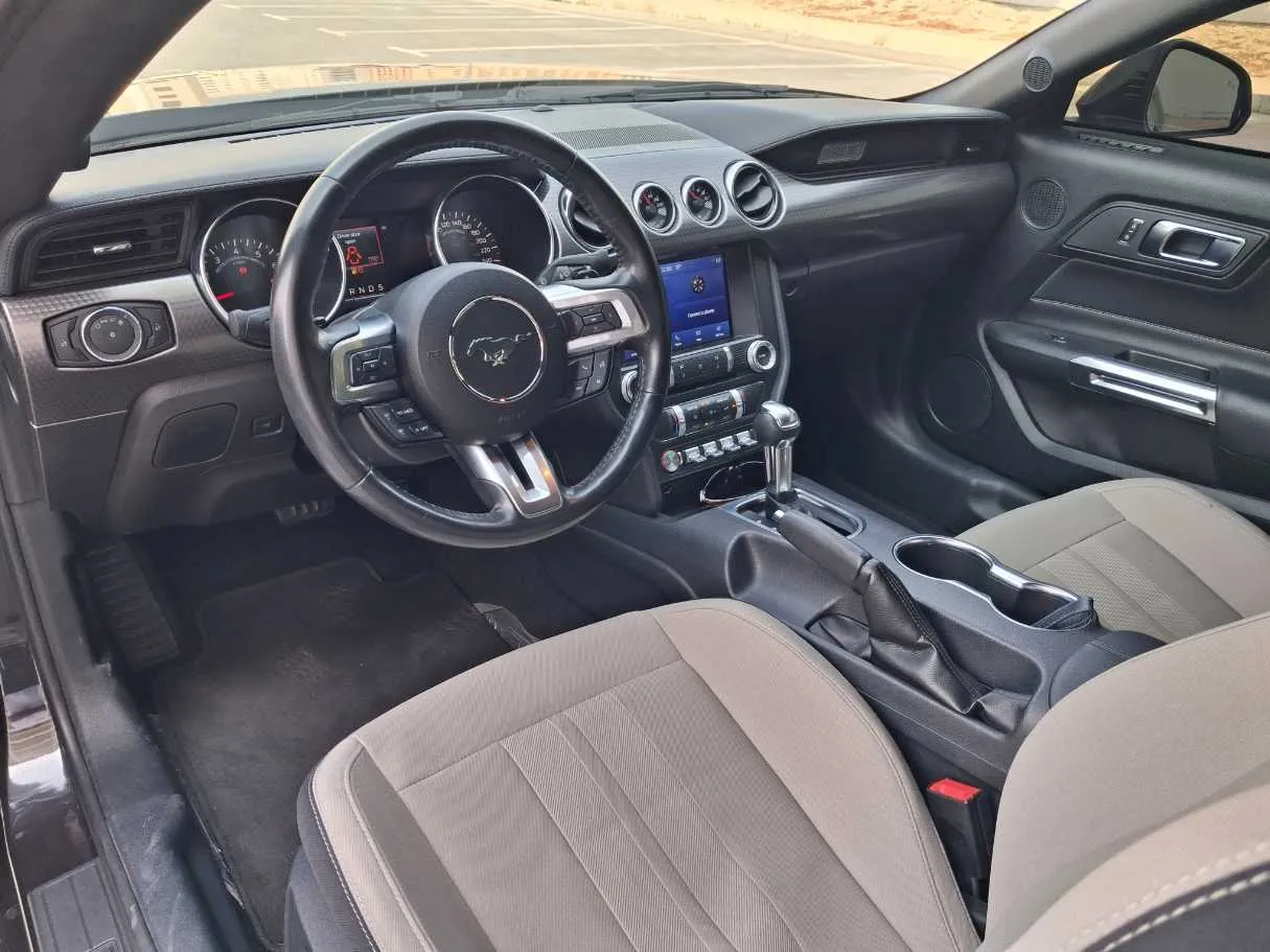Car image 11