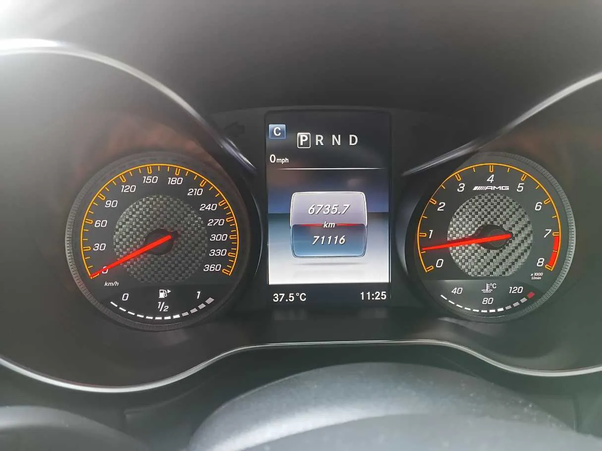 Car image 15