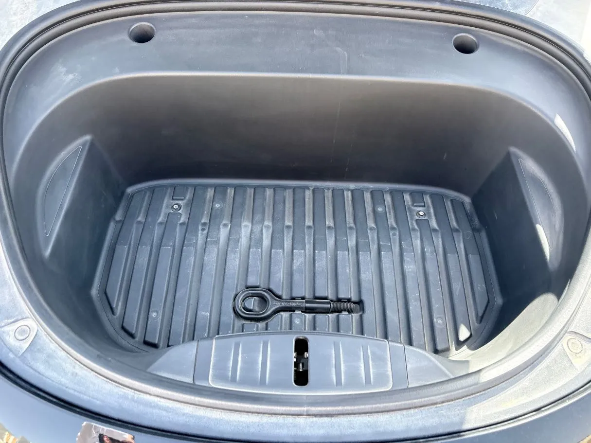 Car image 25