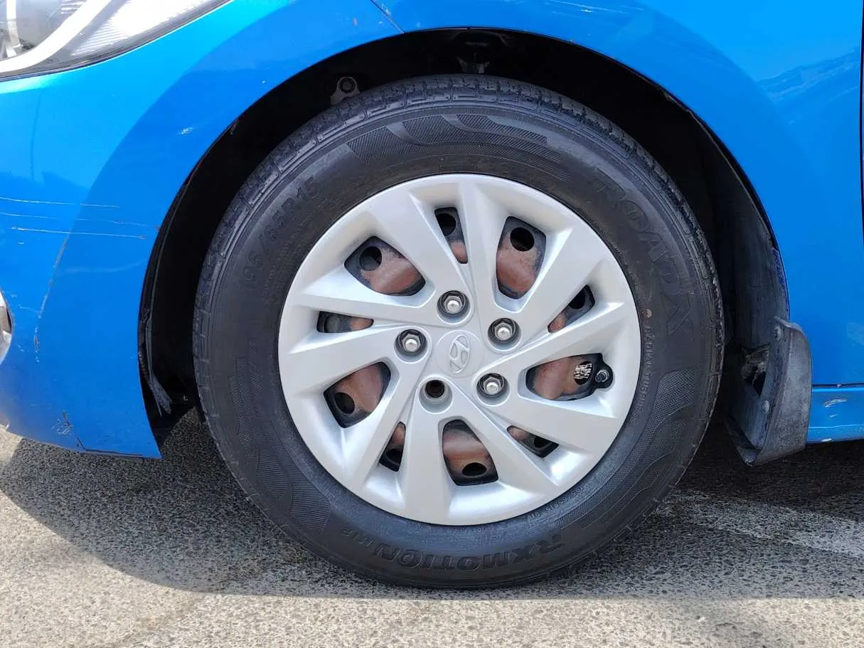 Car image 10