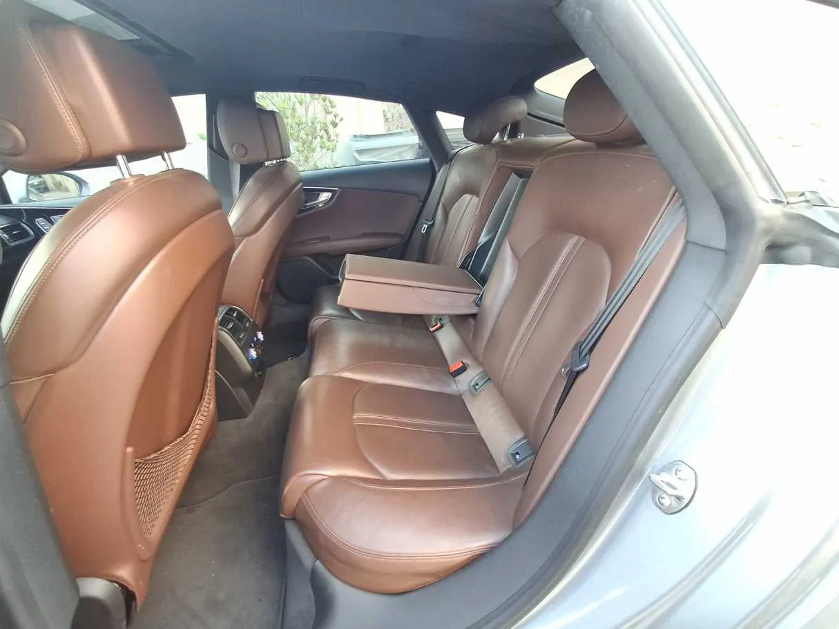 Car image 13