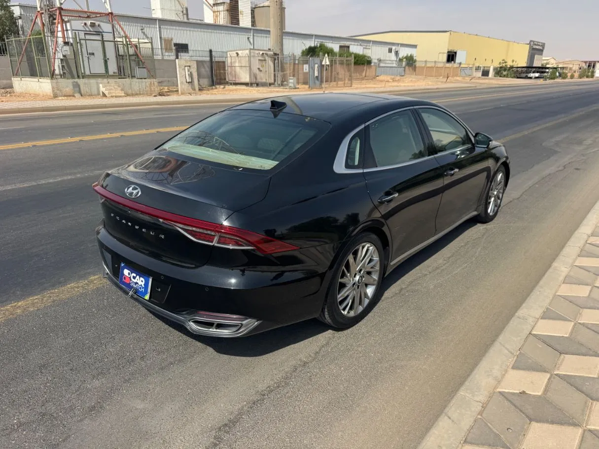 Car image 5