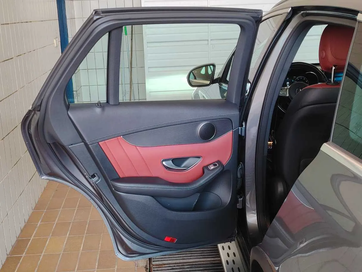 Car image 14