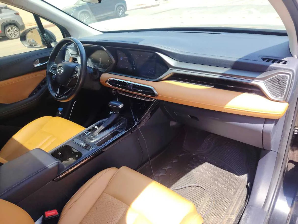 Car image 13