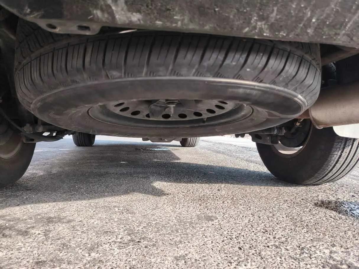 Car image 40