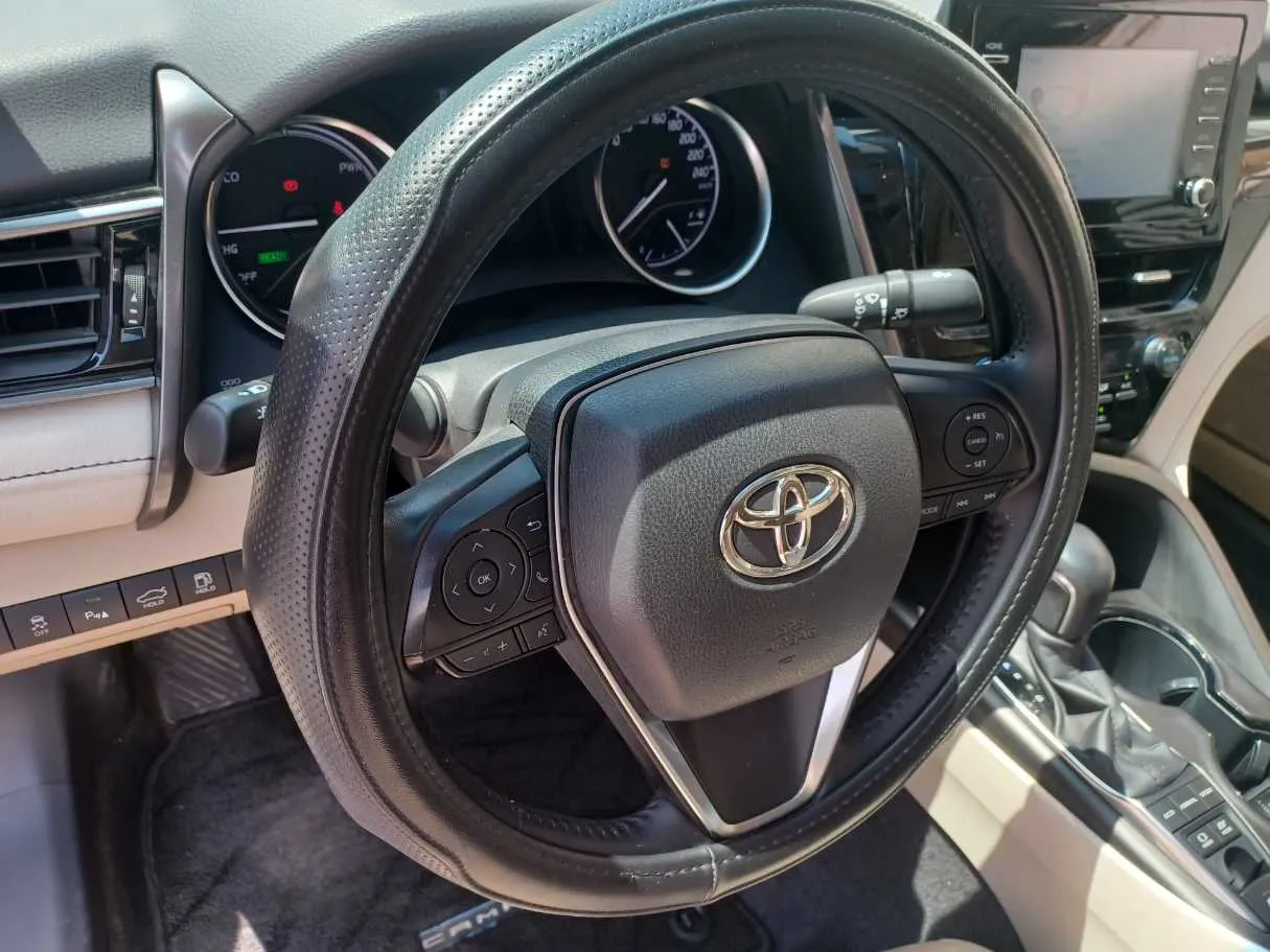 Car image 17
