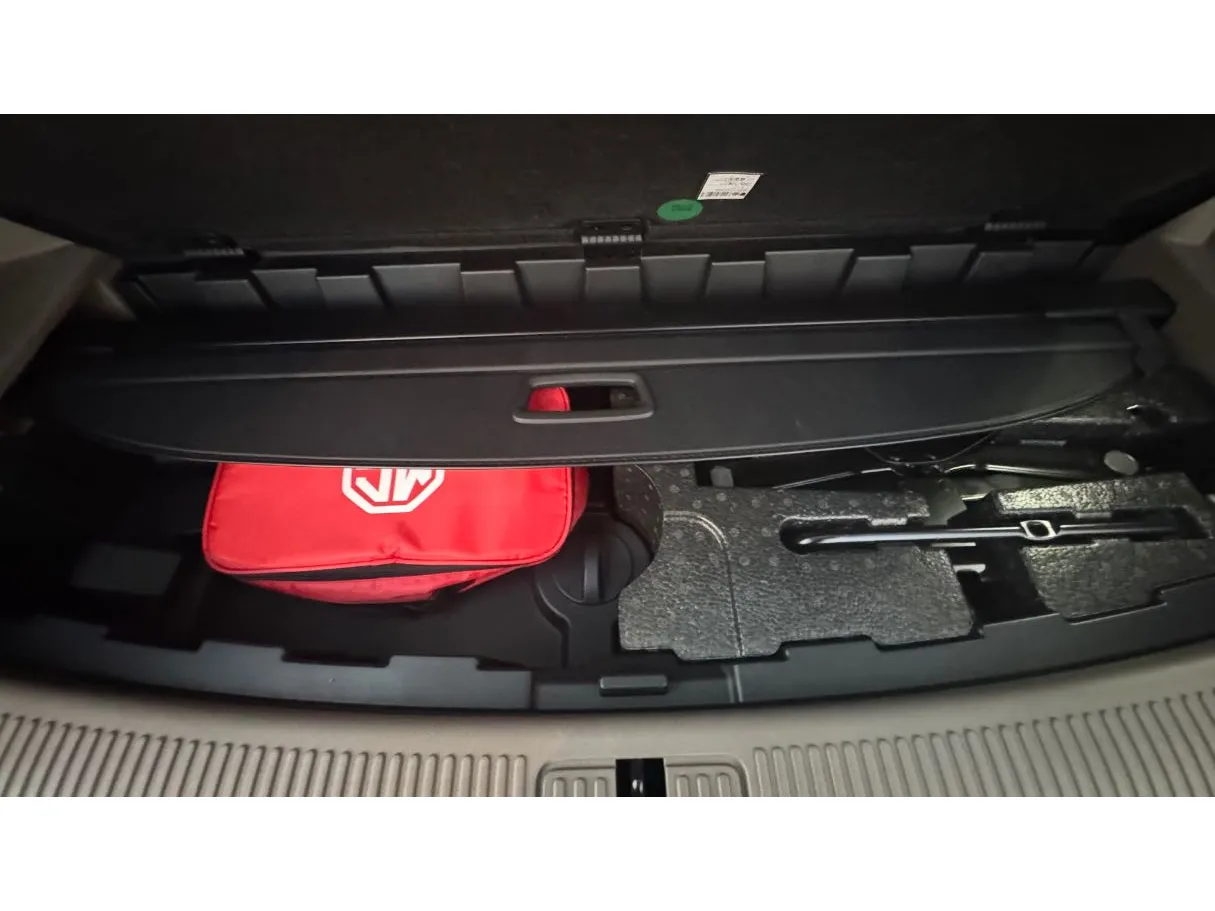 Car image 28