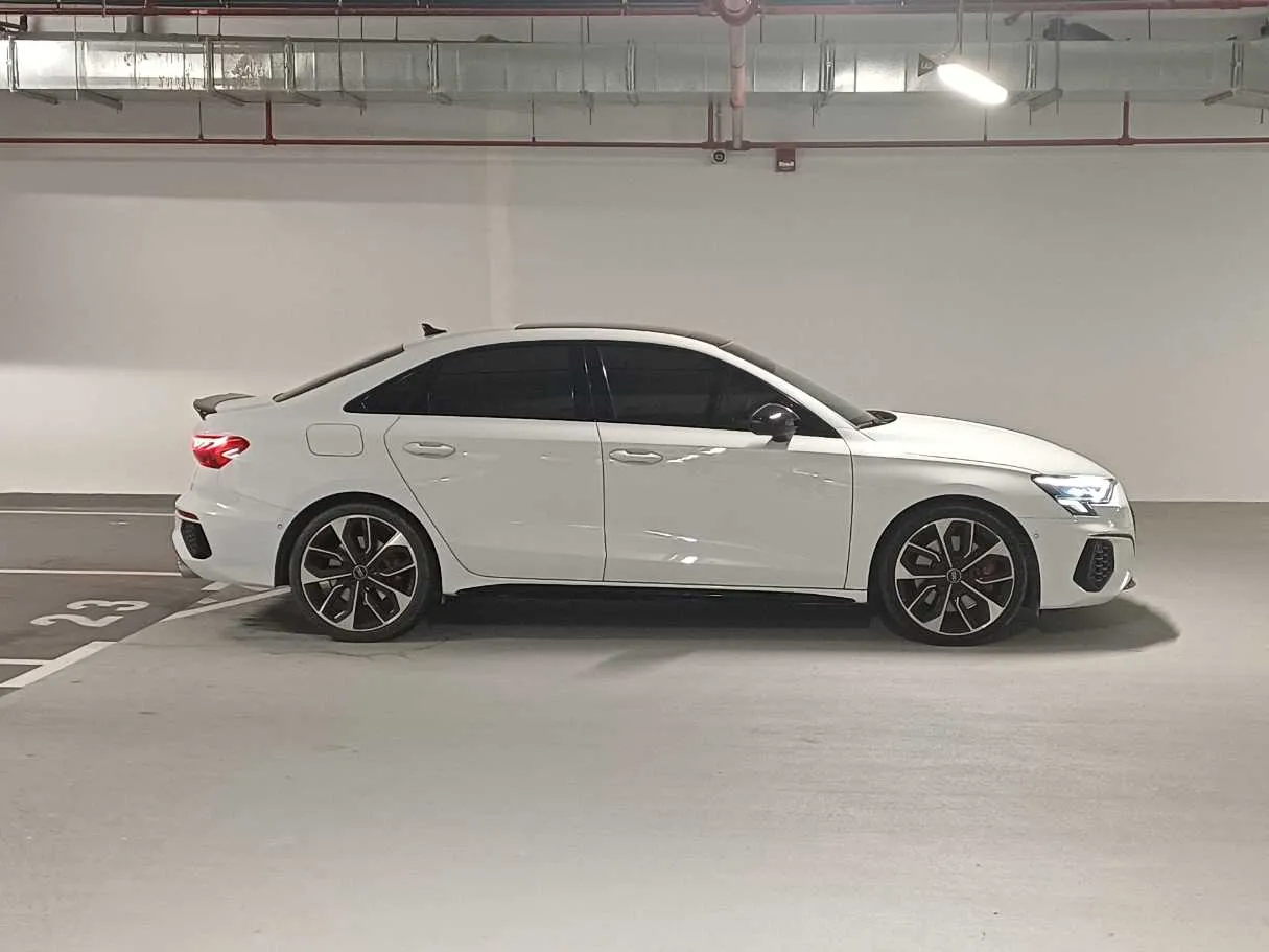 Car image 8