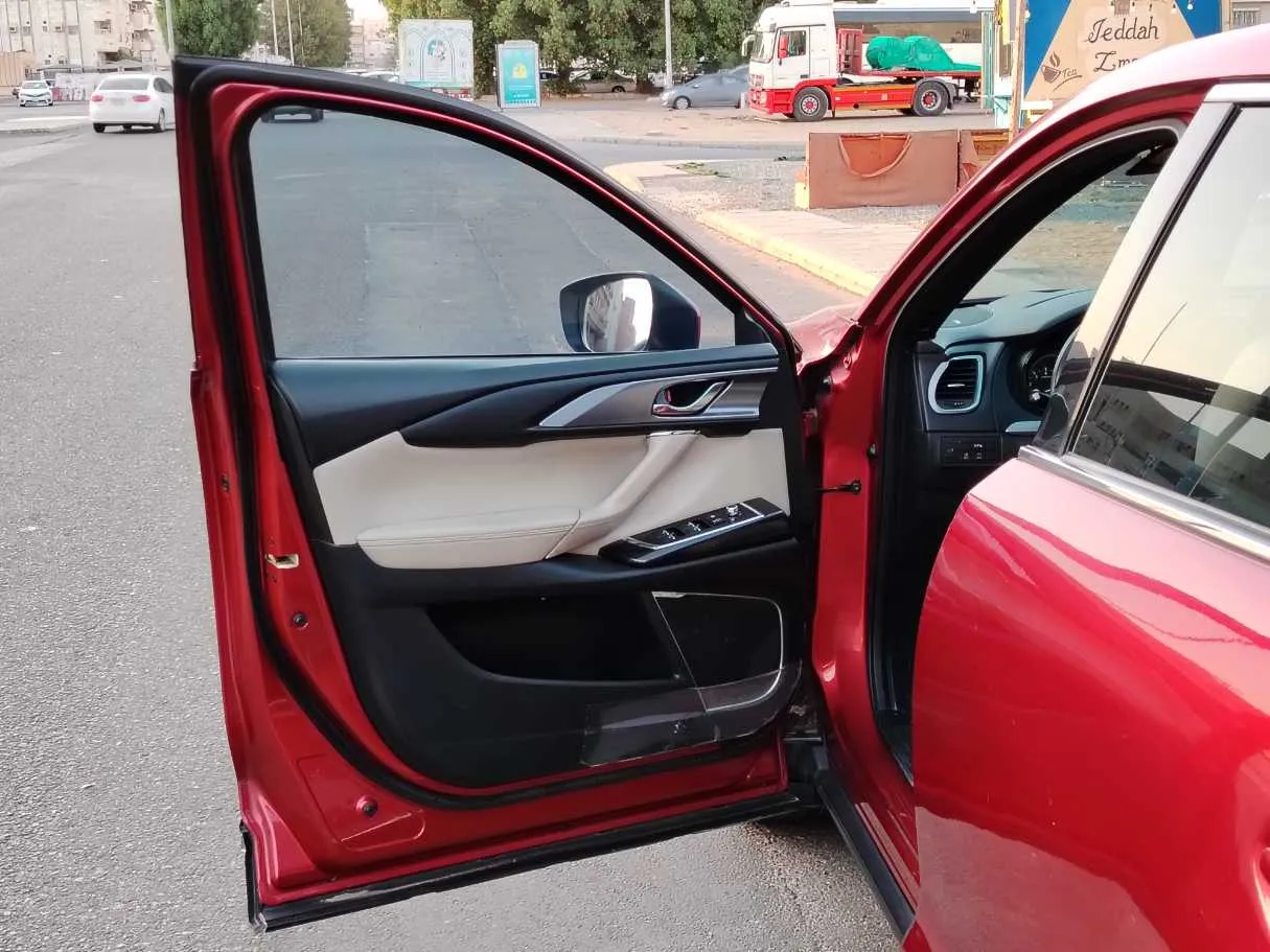 Car image 10