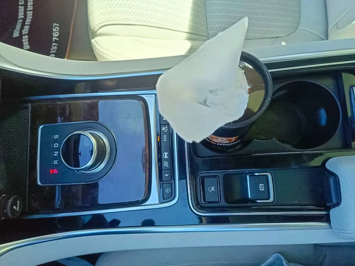 Car image 24