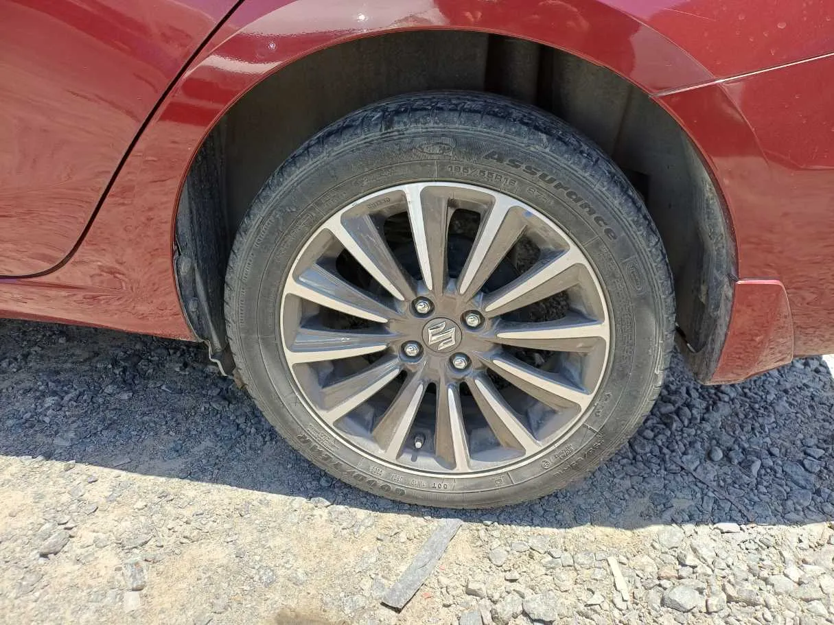 Car image 9