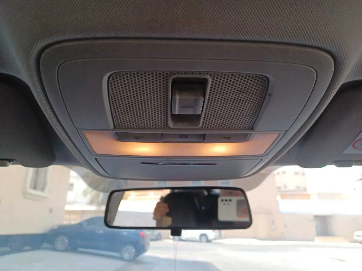 Car image 24
