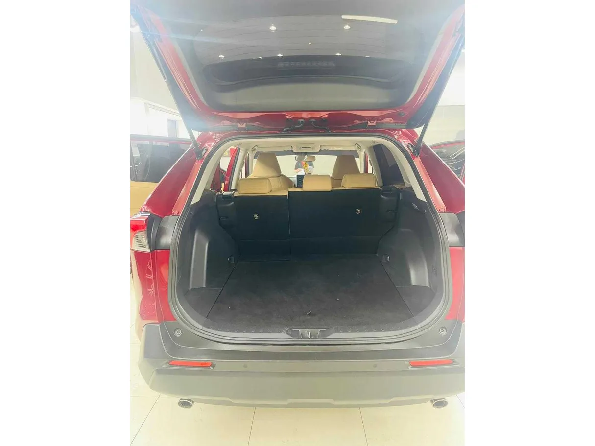 Car image 18