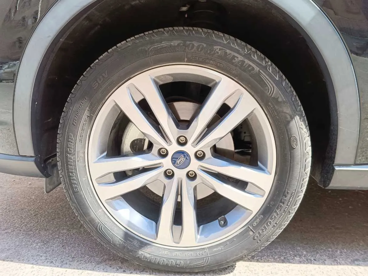 Car image 10