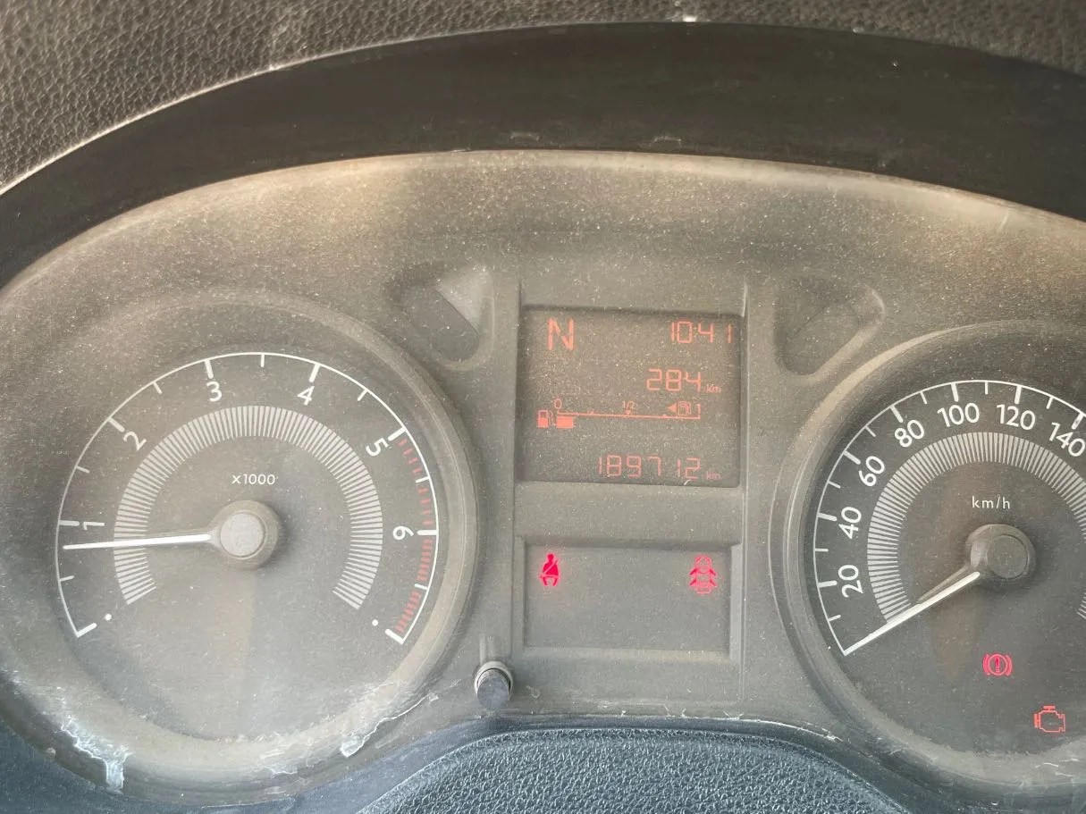 Car image 18
