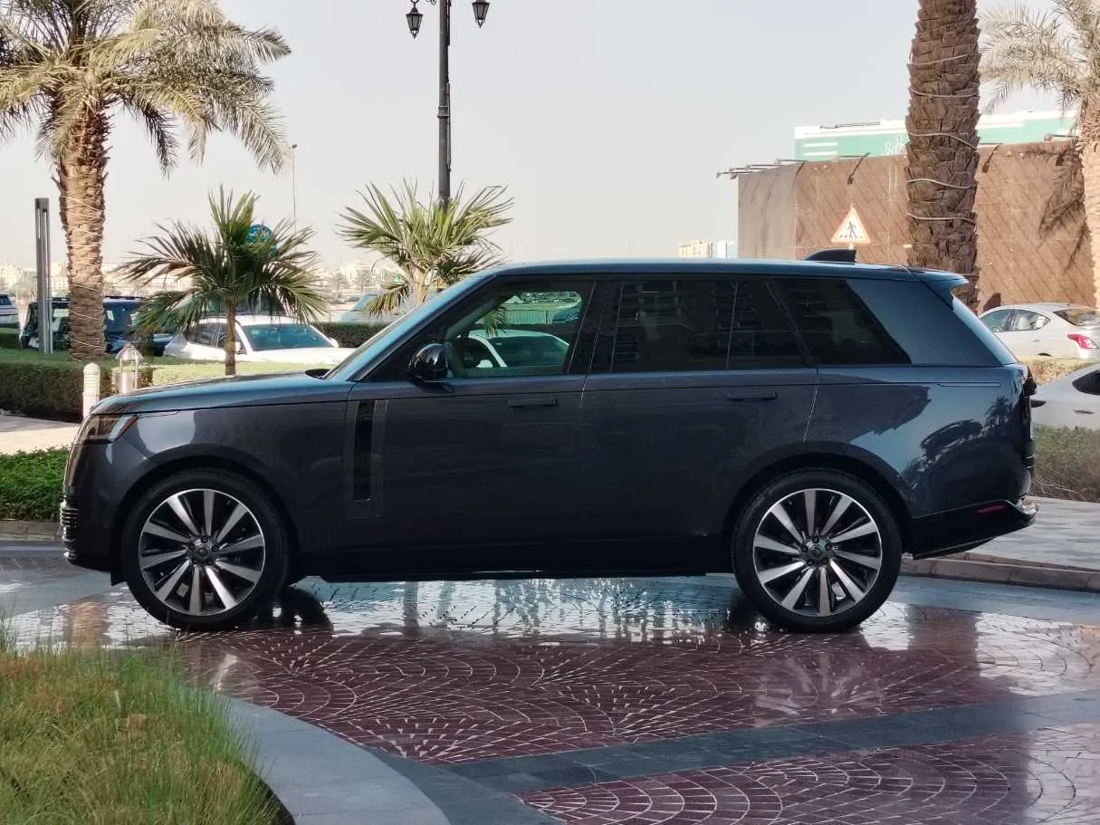 Car image 8