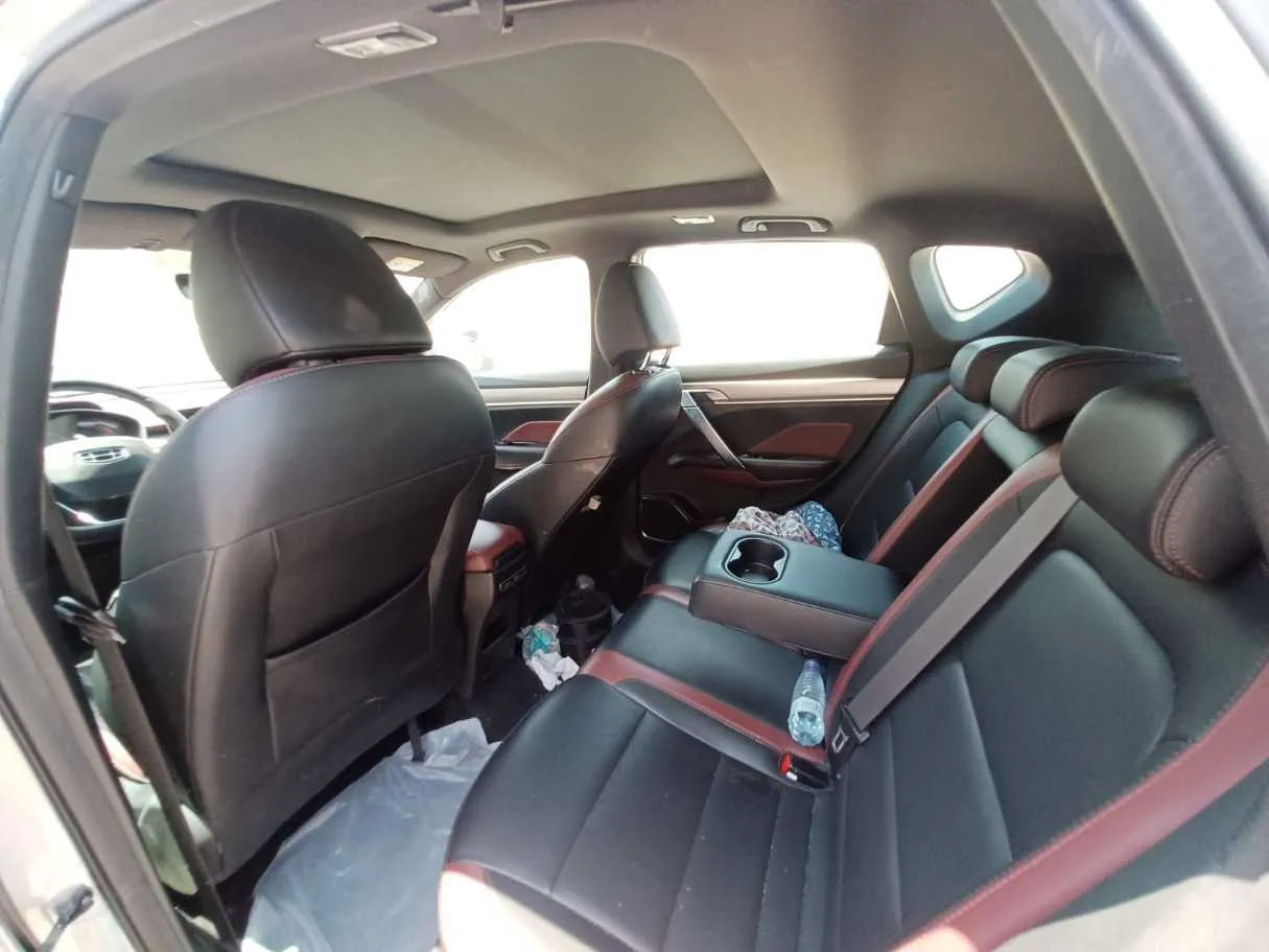 Car image 12