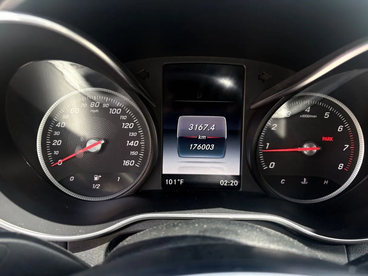 Car image 25