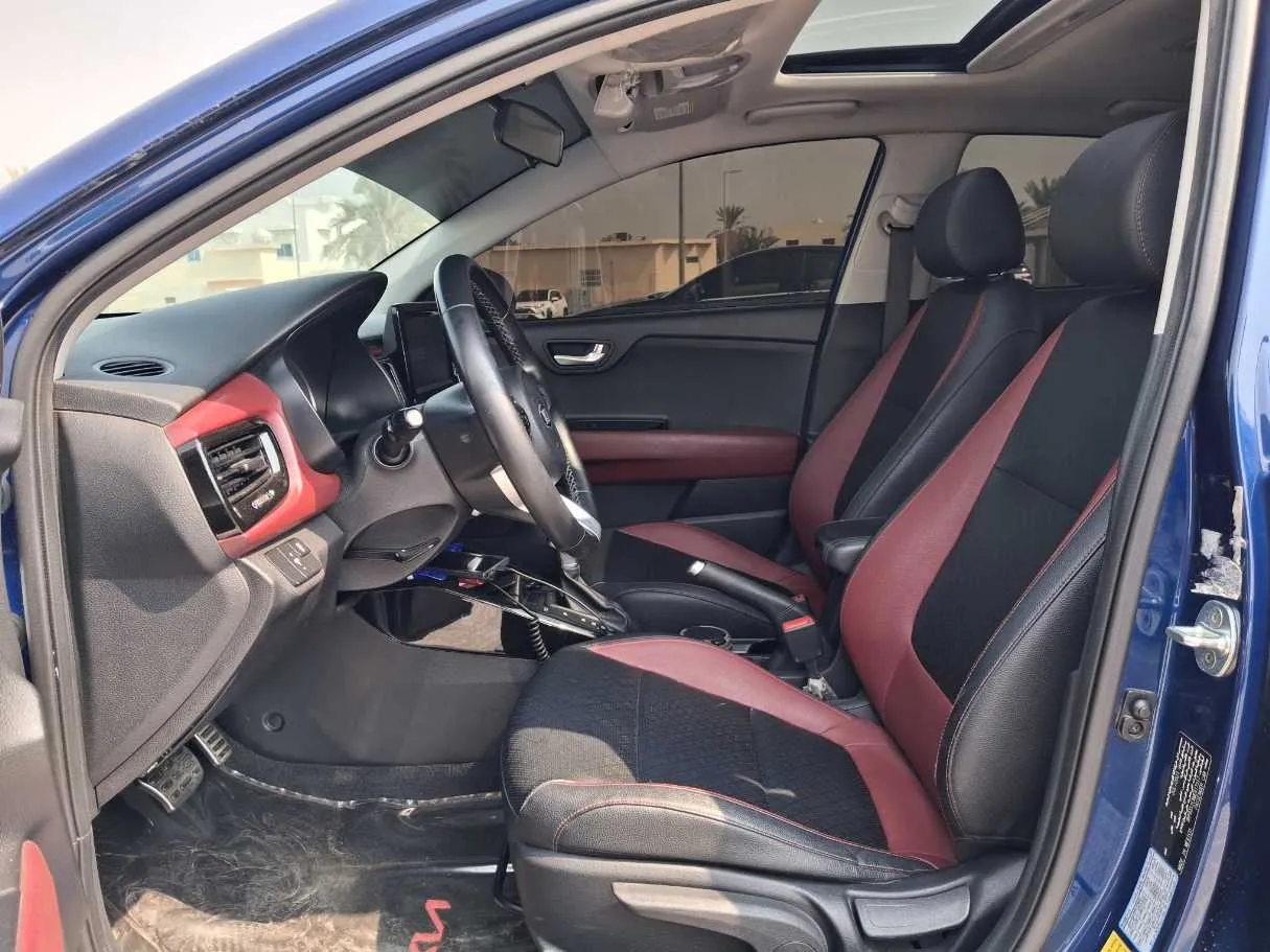 Car image 12