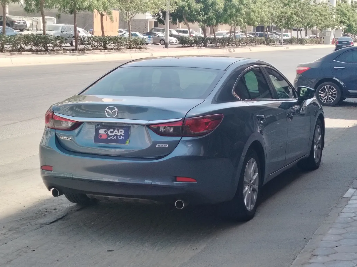 Car image 5