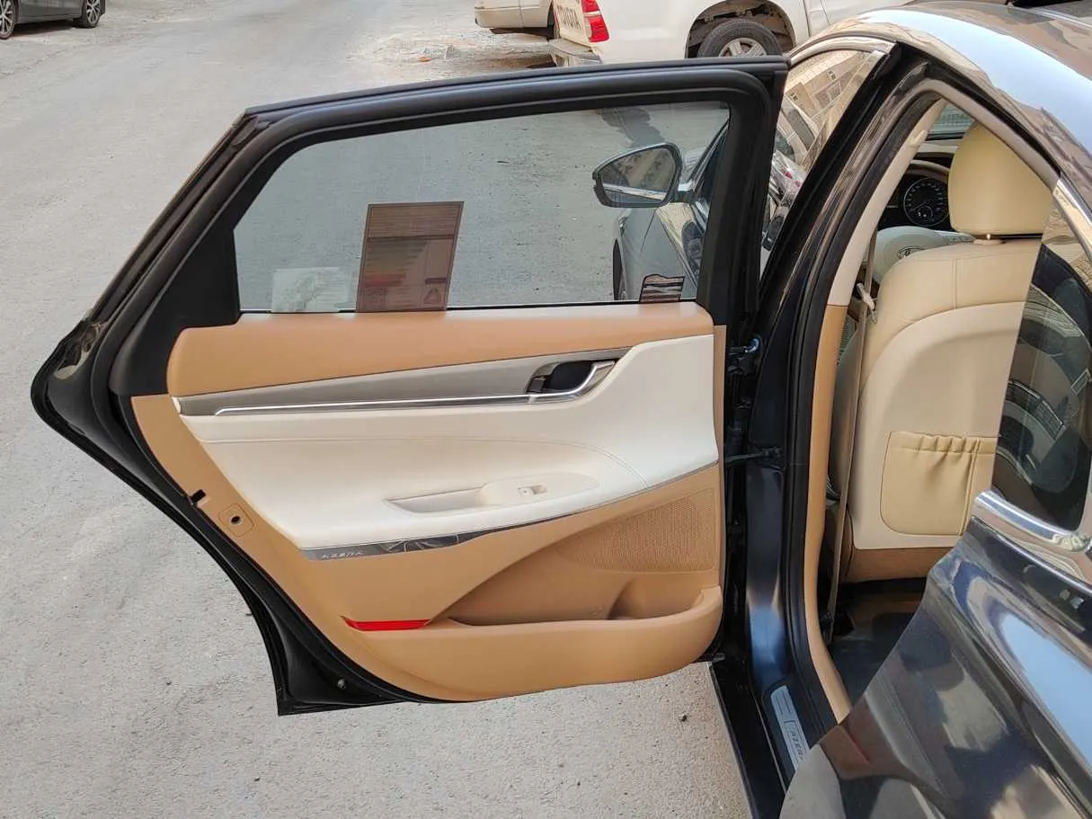 Car image 13