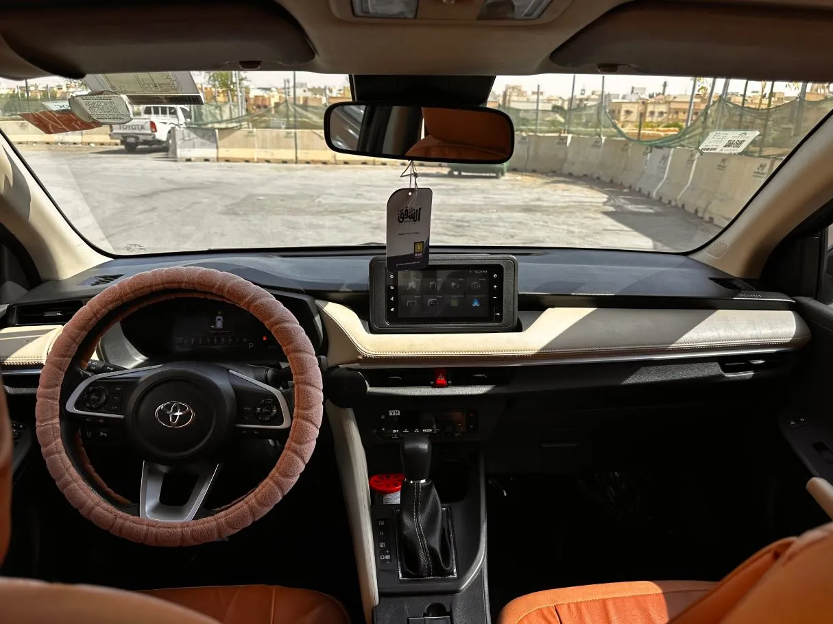 Car image 17