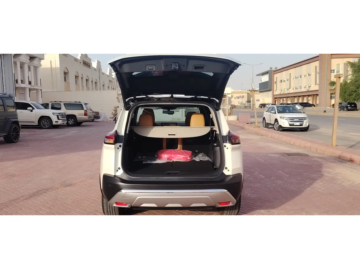 Car image 25