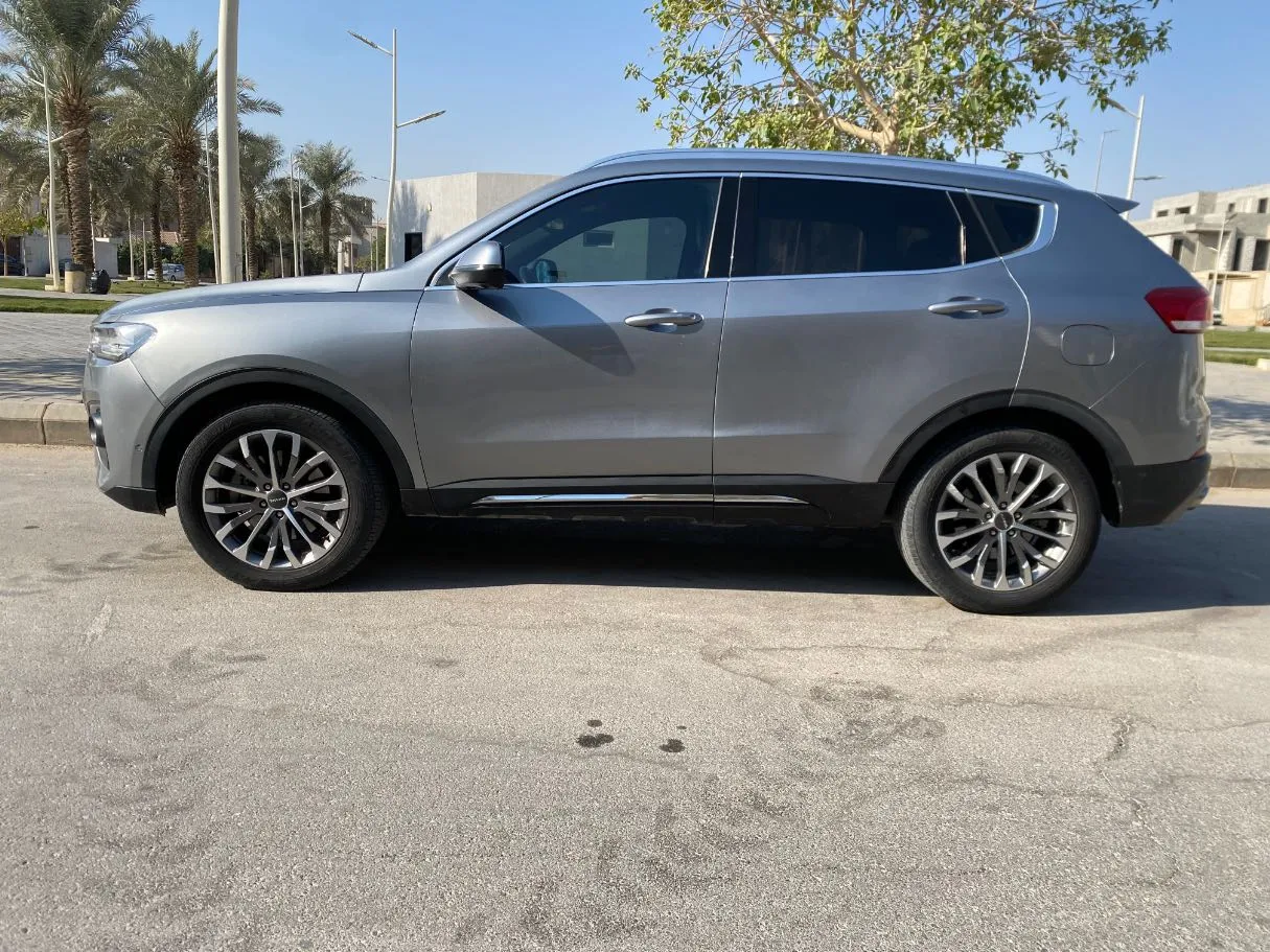 Car image 8