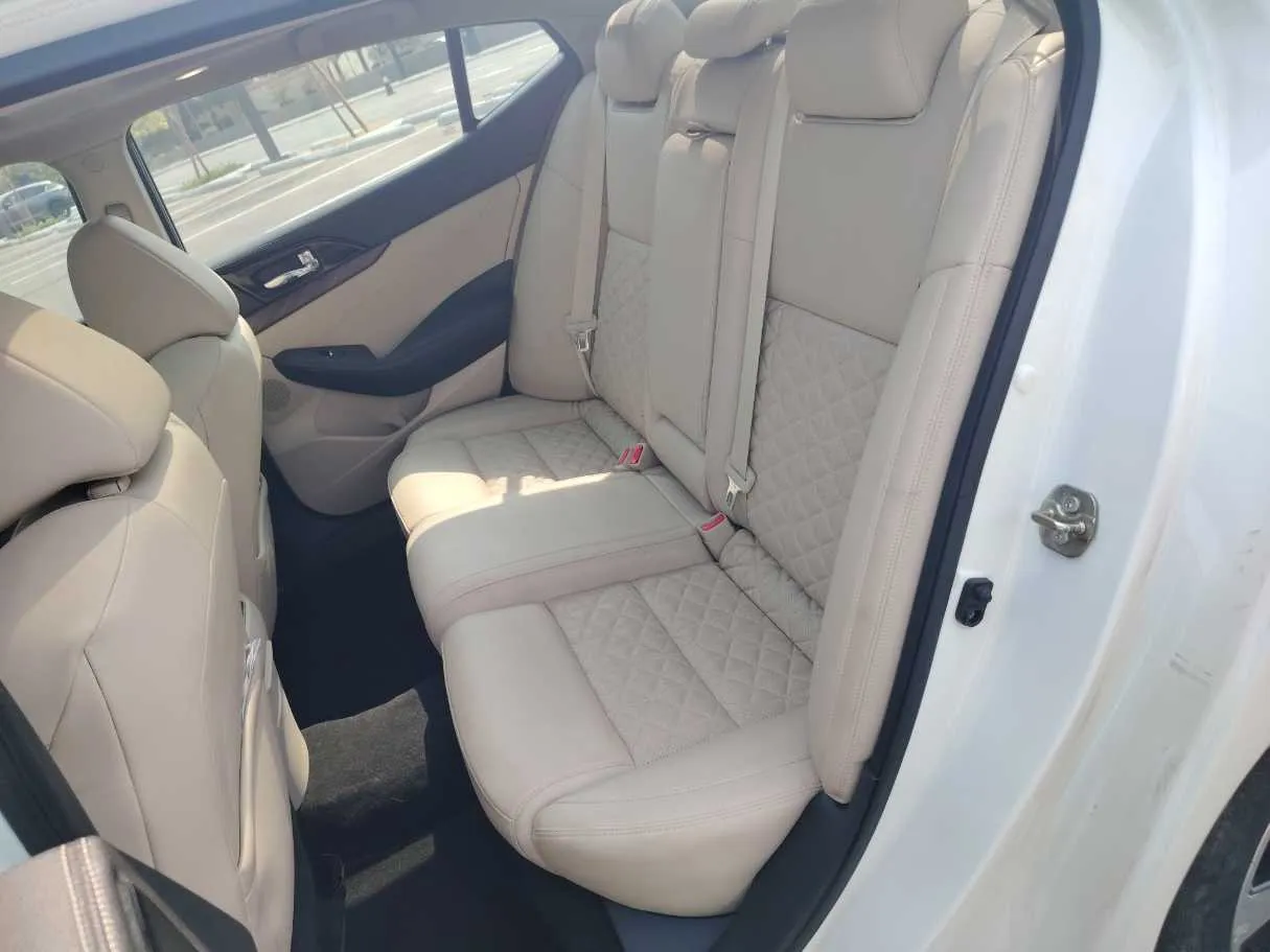 Car image 17