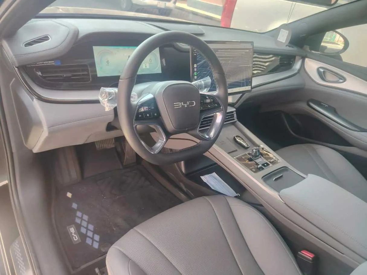 Car image 13