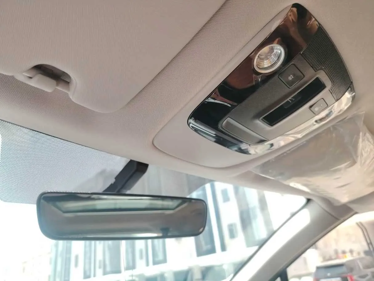 Car image 34