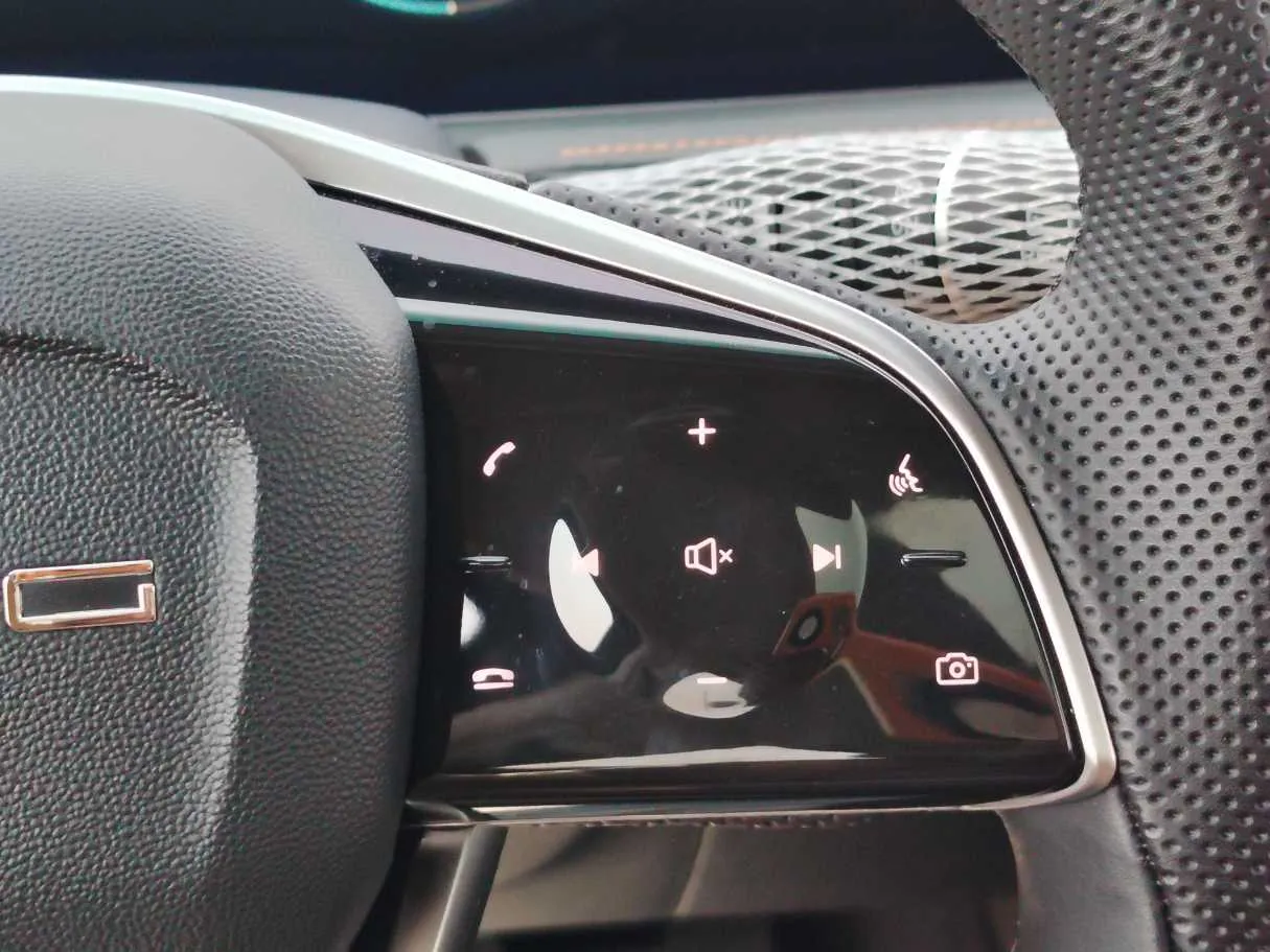 Car image 22