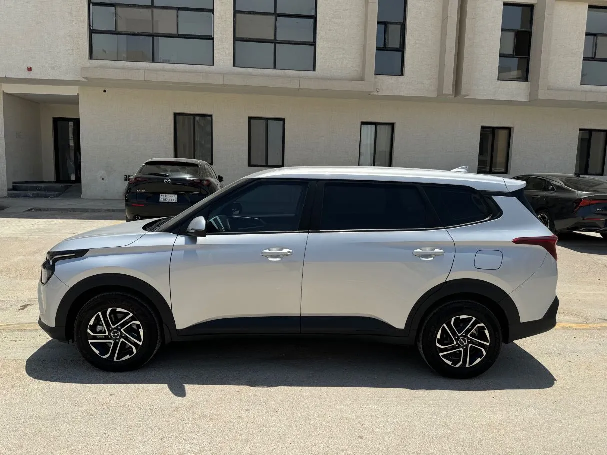 Car image 8