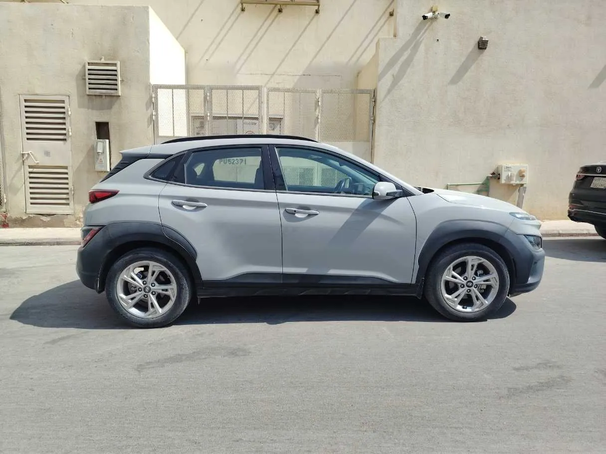 Car image 4