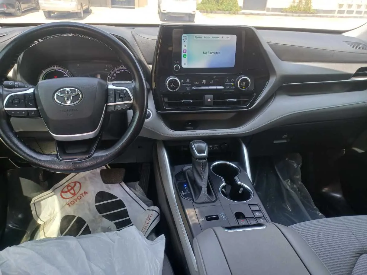 Car image 16