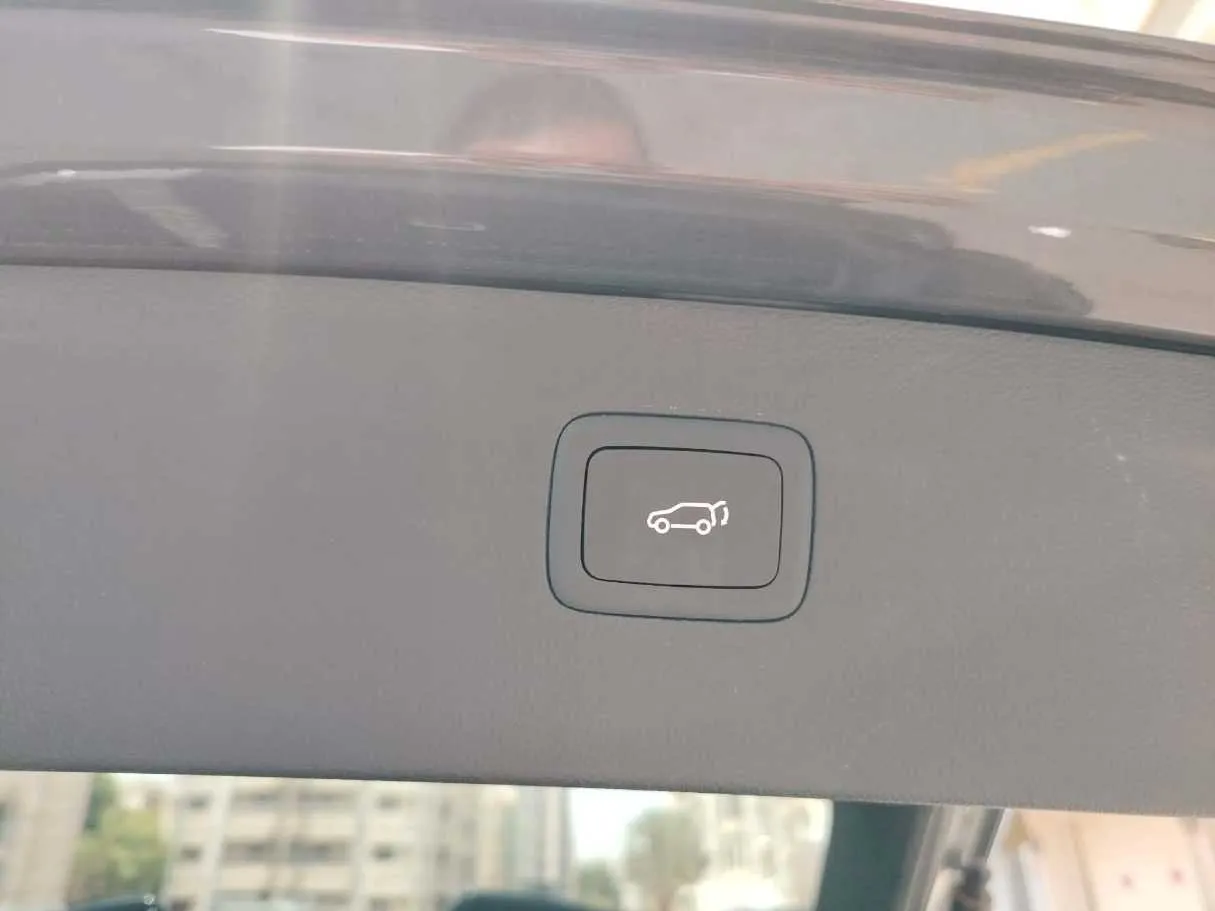 Car image 38